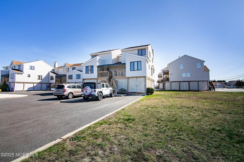 OATERS DREAM!   This stunning end-unit townhouse offers 2 - Beach Condo for sale in Little Egg Harbor, New Jersey on Beachhouse.com