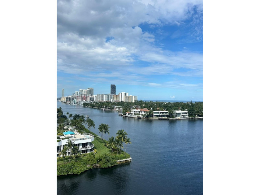 Welcome to the ultimate waterfront lifestyle in Aventura! This - Beach Condo for sale in Aventura, Florida on Beachhouse.com