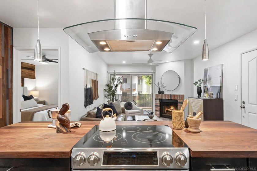 Top-floor, fully updated Encinitas condo at an entry-level price - Beach Condo for sale in Encinitas, California on Beachhouse.com