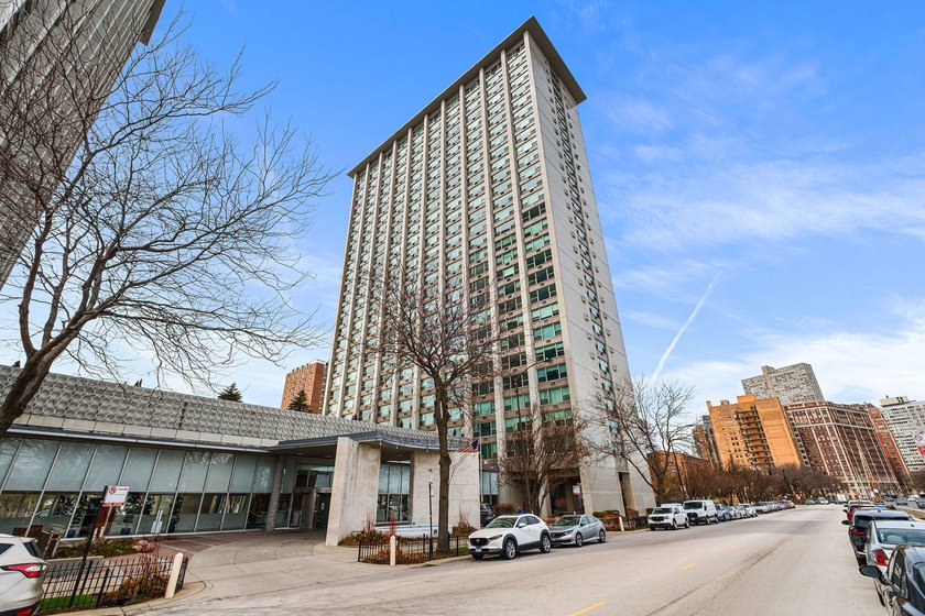Experience urban sophistication in East Lakeview! This expansive - Beach Condo for sale in Chicago, Illinois on Beachhouse.com