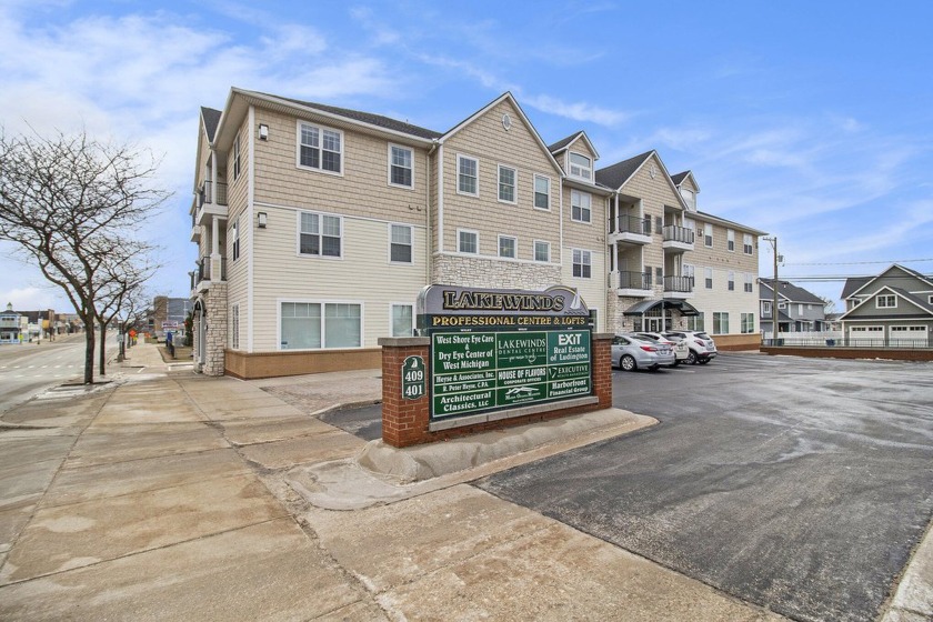 City of Ludington - Your stunning 1 bedroom, 1 bath Condo awaits - Beach Condo for sale in Ludington, Michigan on Beachhouse.com