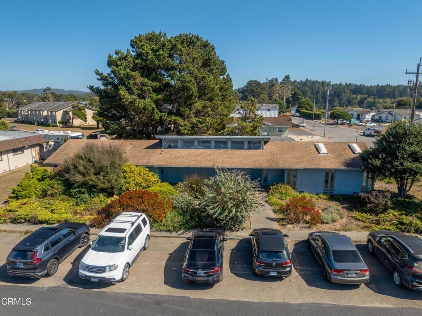 Location, location, location!A well-maintained commercial office - Beach Commercial for sale in Fort Bragg, California on Beachhouse.com