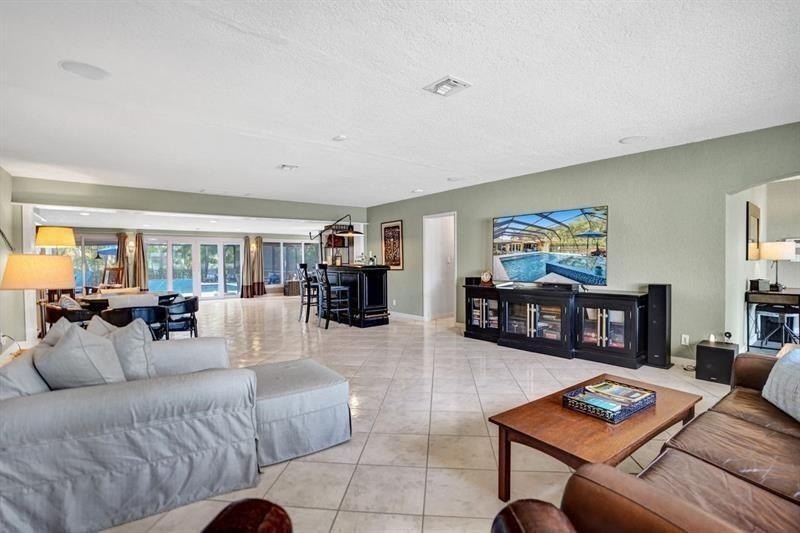 WHAT A BEAUTIFUL HOUSE LOCATED ON A DOUBLE LOT WITH ALMOST 2700 - Beach Home for sale in Hollywood, Florida on Beachhouse.com