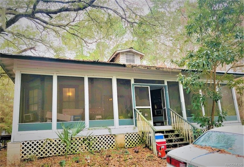 **ATTENTION** THIS IS AN INVESTORS or AIR-BNB-R'S, REHABBER'S OR - Beach Home for sale in Cedar Key, Florida on Beachhouse.com