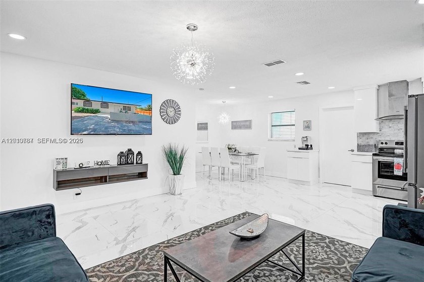 NO HOA! NO ASSOSIATION!
BEAUTIFUL 3/2, OPEN CONCEPT LAYOUT ,AND - Beach Condo for sale in Hollywood, Florida on Beachhouse.com