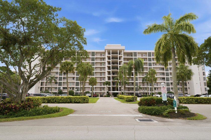Spacious and well-maintained residence in Palm Aire with - Beach Condo for sale in Pompano Beach, Florida on Beachhouse.com