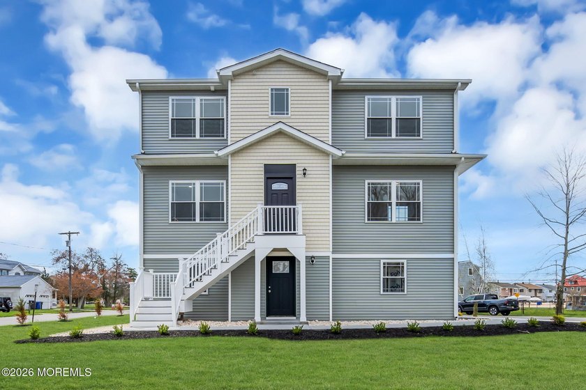 Impeccably built 3 bedroom 2.5 bath home sitting on just shy of - Beach Home for sale in Toms River, New Jersey on Beachhouse.com