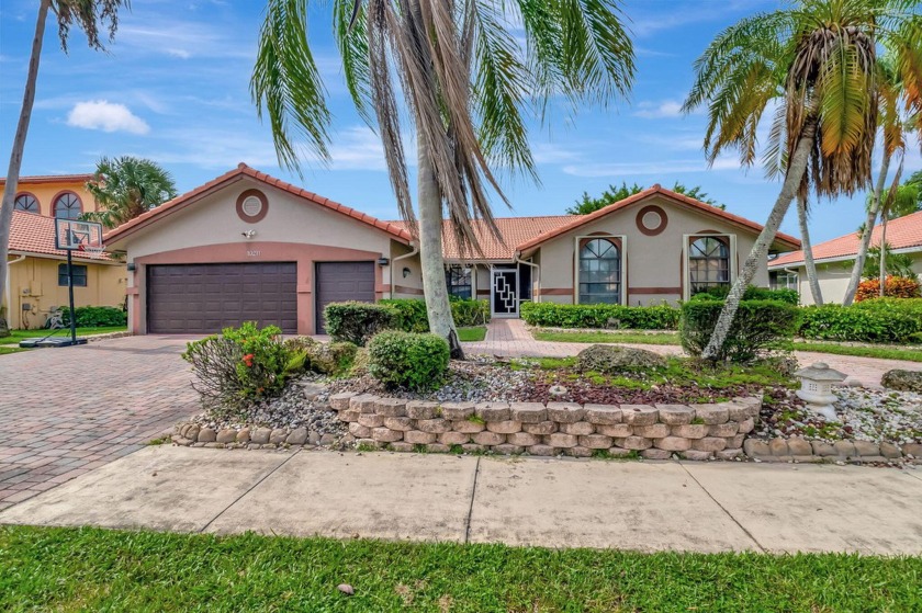 full 4 bed with a den/study. Huge great room upgraded kitchen - Beach Home for sale in Boca Raton, Florida on Beachhouse.com