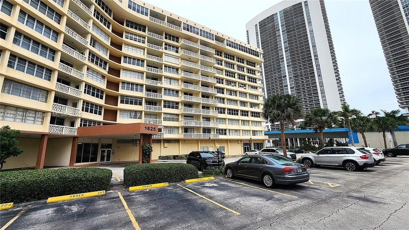 Stunning remodeled corner 2BR/2BA in prime Hallandale Beach! - Beach Condo for sale in Hallandale Beach, Florida on Beachhouse.com