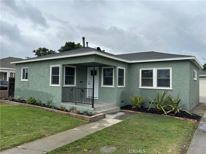 Come see this 4 bedroom 2 bath house with newer Kitchen and - Beach Home for sale in Long Beach, California on Beachhouse.com