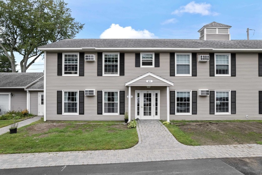 This 1st Floor condo in 55+ Community has brand new flooring and - Beach Condo for sale in Hampton, New Hampshire on Beachhouse.com