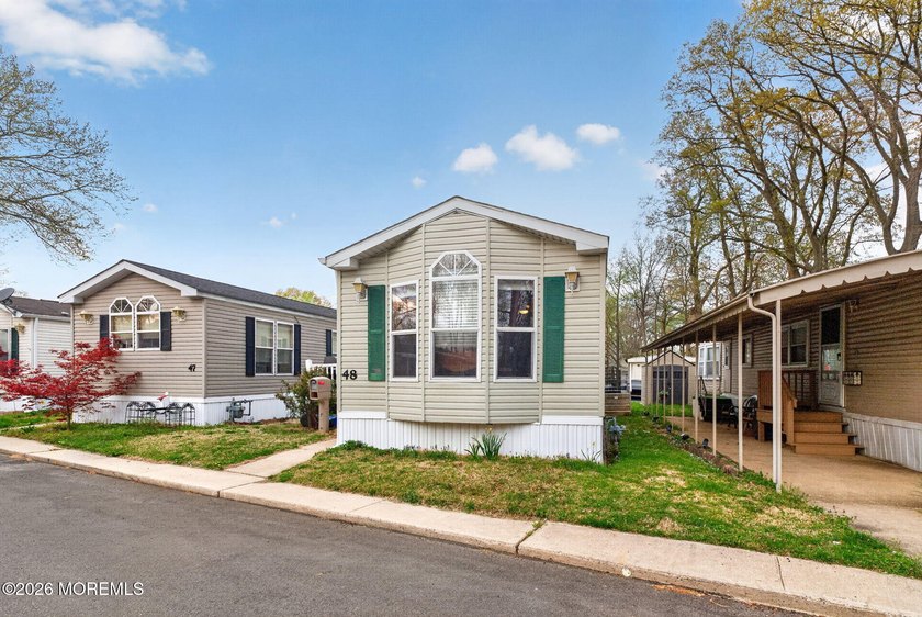 Conveniently located near the renowned PNC Bank Arts Center - Beach Home for sale in Hazlet, New Jersey on Beachhouse.com