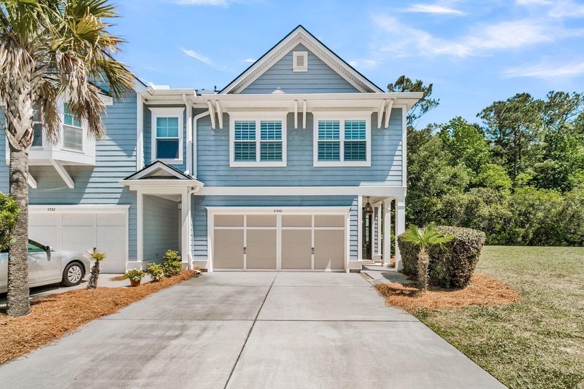 Welcome to this show-stopping end-unit townhome in the highly - Beach Condo for sale in Mount Pleasant, South Carolina on Beachhouse.com