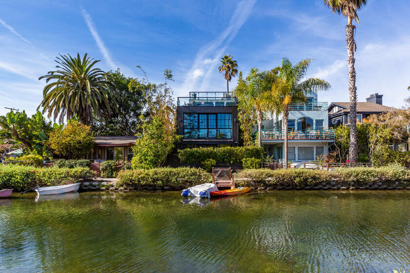 Exclusive, coveted residence on the Venice canals, this modern - Beach Home for sale in Venice, California on Beachhouse.com