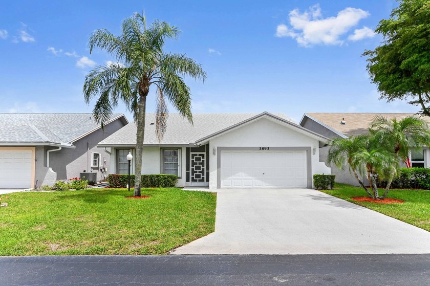 Discover the perfect blend of comfort and convenience in this - Beach Home for sale in West Palm Beach, Florida on Beachhouse.com