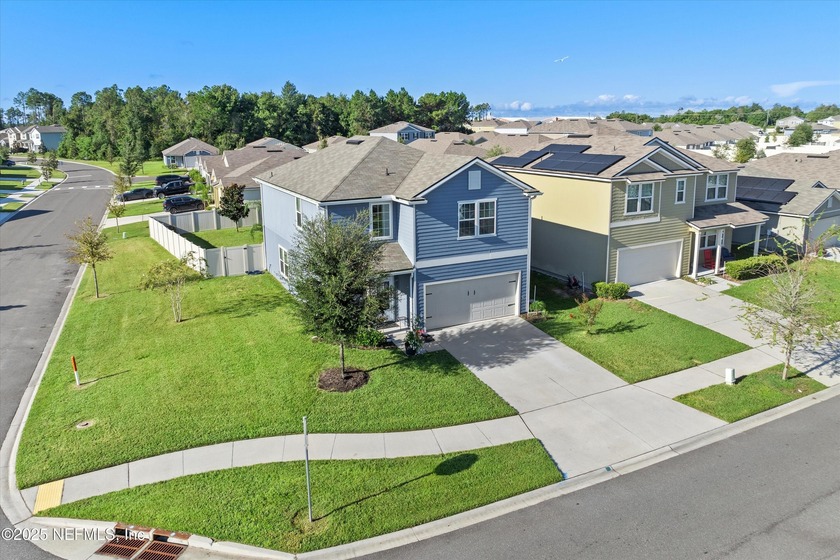 BEAUTIFUL 2-story family home located on a LARGE CORNER LOT - Beach Home for sale in Green Cove Springs, Florida on Beachhouse.com