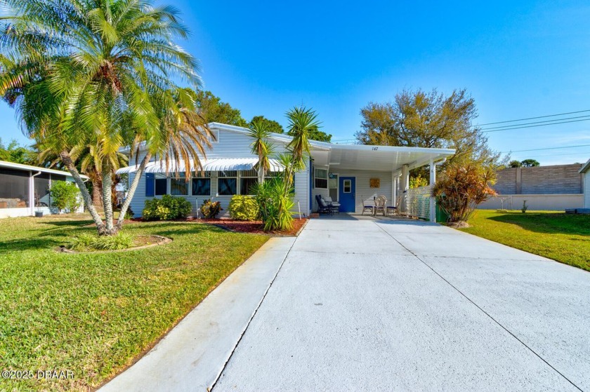 Retirement at its finest. Adorable 2- or 3-Bedroom home sits in - Beach Home for sale in Cocoa, Florida on Beachhouse.com