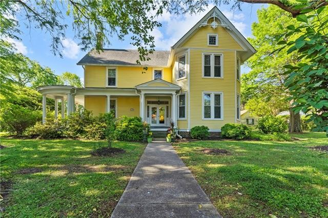This lovely 1895 Victorian is a gem among the grand homes as you - Beach Home for sale in Urbanna, Virginia on Beachhouse.com