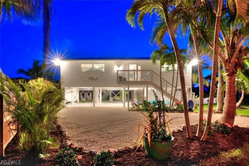 A hidden gem on Sanibel Island. Resting on an acre of land with - Beach Home for sale in Sanibel, Florida on Beachhouse.com