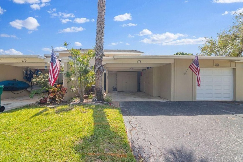Immaculate and remodeled town home in the heart of Suntree will - Beach Townhome/Townhouse for sale in Melbourne, Florida on Beachhouse.com