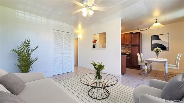 Bright, Cool and Breezy 2-bed, 1-bath, 1-pkg unit on the 2nd - Beach Apartment for sale in Honolulu, Hawaii on Beachhouse.com