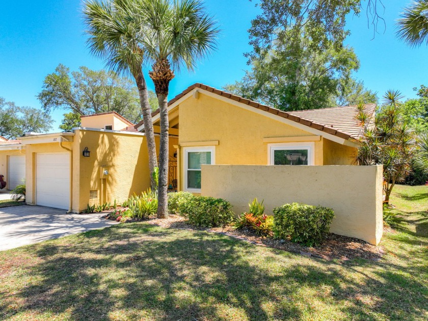 This well-maintained 3/2 Suntree townhome boasts convenience and - Beach Townhome/Townhouse for sale in Melbourne, Florida on Beachhouse.com