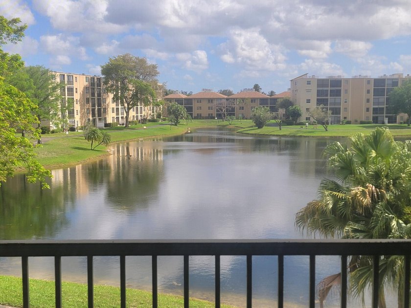 Well-kept 1/1 3rd floor unit in Cascades of Lauderhill. Serene - Beach Condo for sale in Lauderhill, Florida on Beachhouse.com