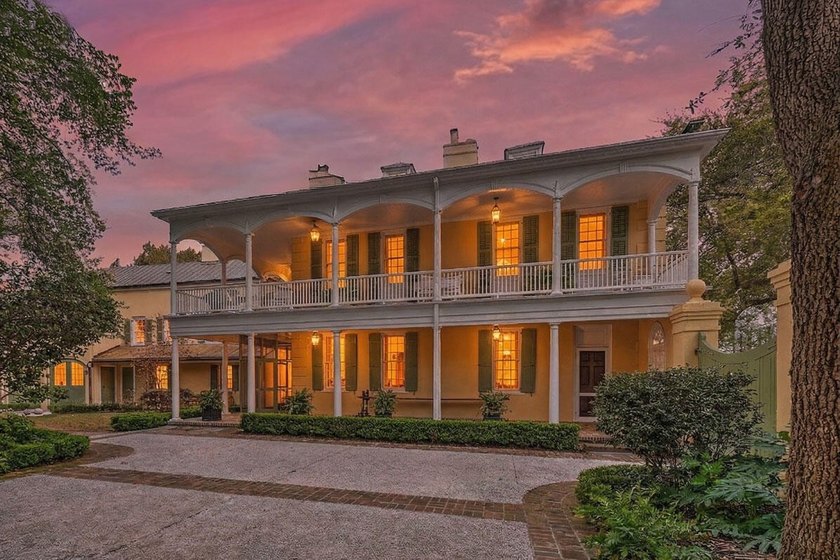 On one of the most beautiful streets in historic downtown - Beach Home for sale in Charleston, South Carolina on Beachhouse.com