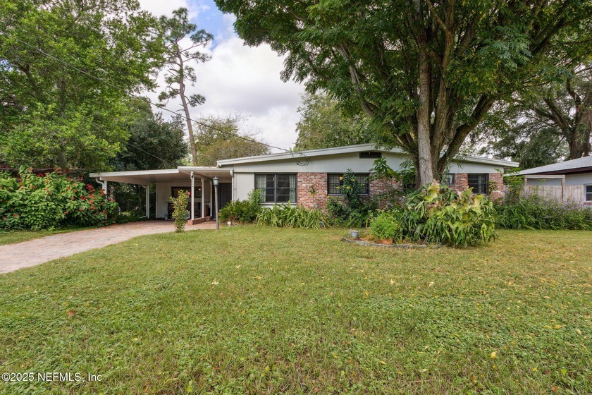 Charming mid-century home with tons of natural light! Enjoy - Beach Home for sale in Jacksonville, Florida on Beachhouse.com