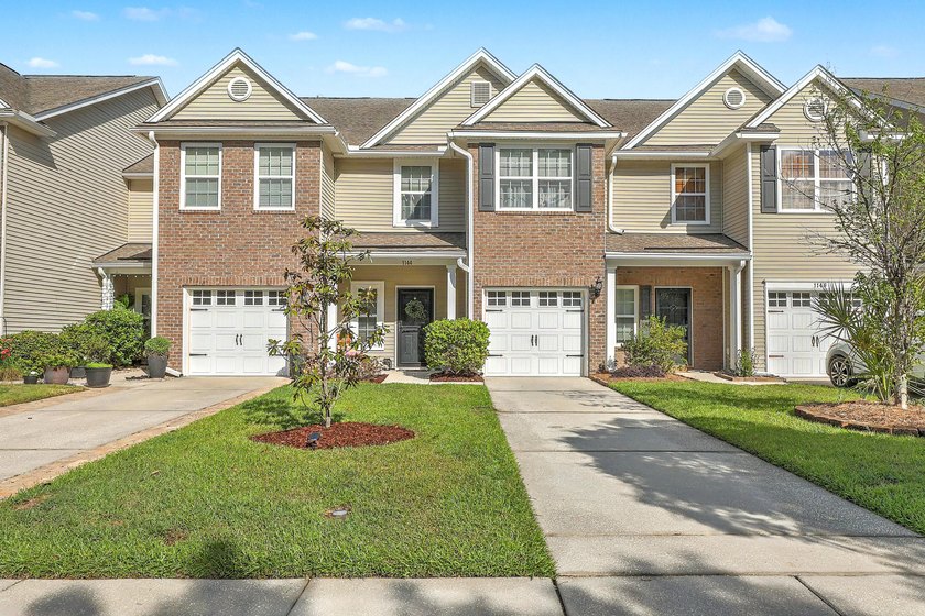 Welcome to this well-maintained 3BR/2.5BA townhome in desirable - Beach Townhome/Townhouse for sale in Charleston, South Carolina on Beachhouse.com