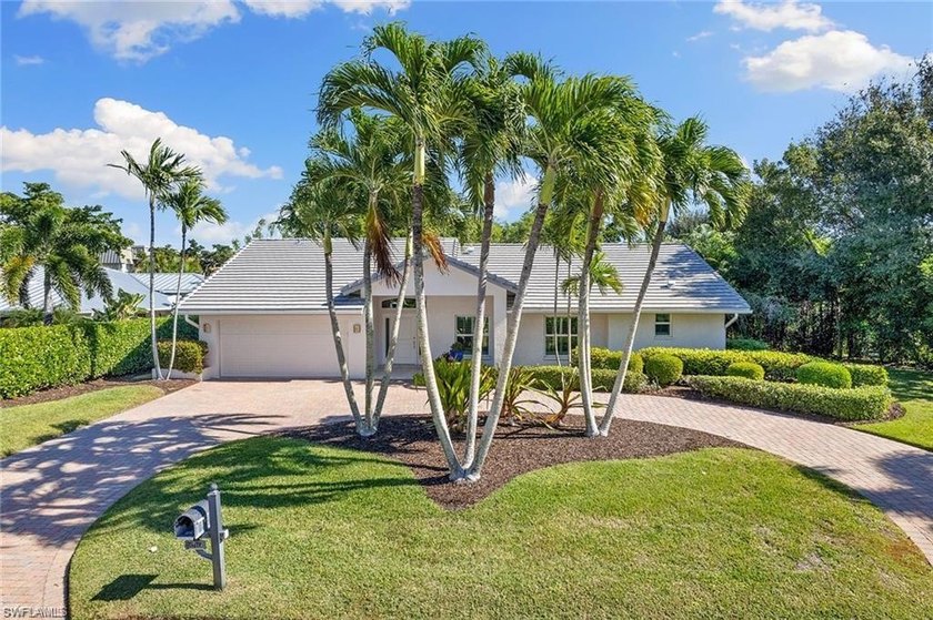 West of 41!!! Park Shore!!! Stroll to the Venetian Village and - Beach Home for sale in Naples, Florida on Beachhouse.com