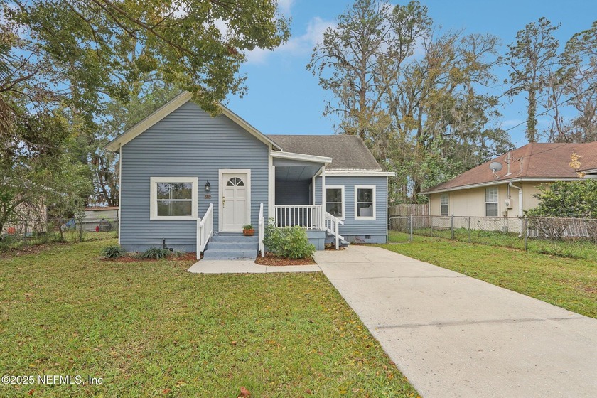 Charming and Updated Home - Don't Miss Out! This beautifully - Beach Home for sale in Green Cove Springs, Florida on Beachhouse.com
