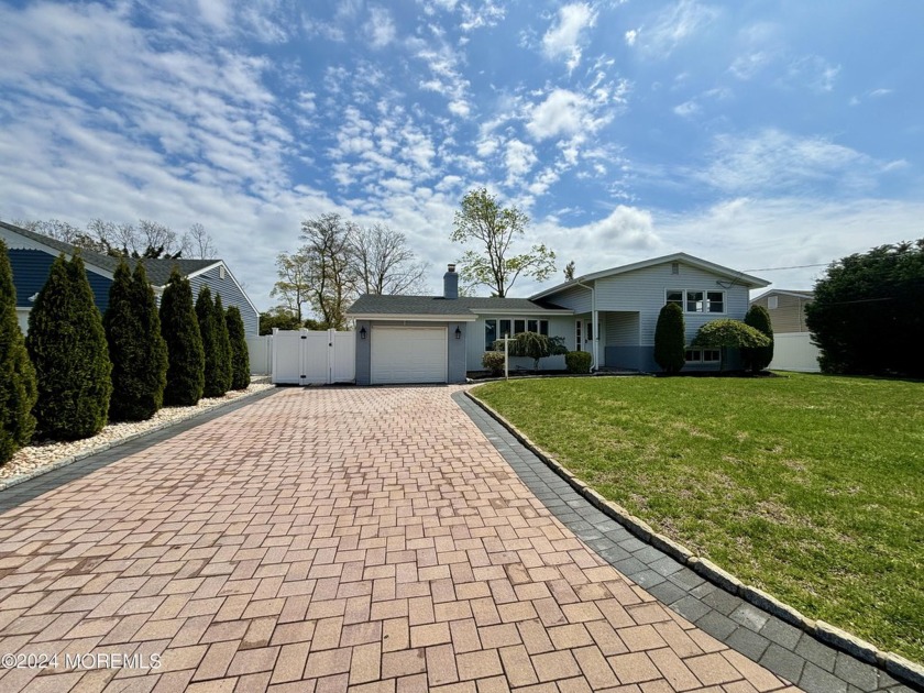 Gorgeous dream home renovated to perfection! Beautiful oak - Beach Home for sale in Brick, New Jersey on Beachhouse.com
