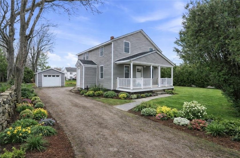 Stunning fully remodeled 2-family home in Middletown, offering - Beach Apartment for sale in Middletown, Rhode Island on Beachhouse.com