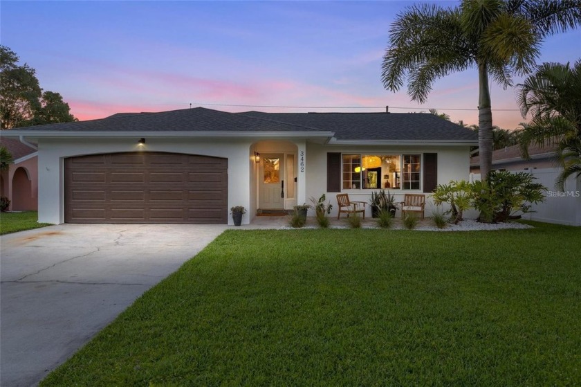 ****THIS PROPERTY HAS FLOOD DAMAGE FROM HURRICANE HELENE** This - Beach Home for sale in St. Petersburg, Florida on Beachhouse.com