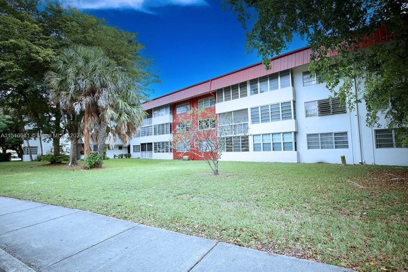 Welcome to this newly painted one-bed, one-and-a-half-bath condo - Beach Condo for sale in Miami, Florida on Beachhouse.com