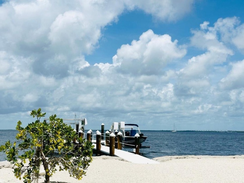 Welcome to your private waterfront sanctuary in Key Largo, where - Beach Home for sale in Key Largo, Florida on Beachhouse.com