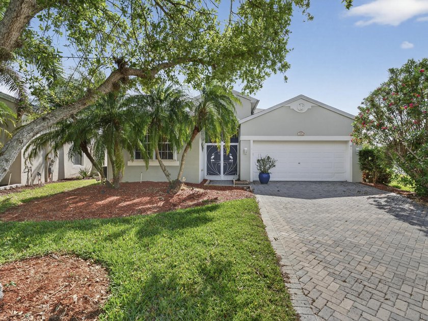 Welcome to Citrus Springs! Community clubhouse, pool, tennis and - Beach Home for sale in Vero Beach, Florida on Beachhouse.com