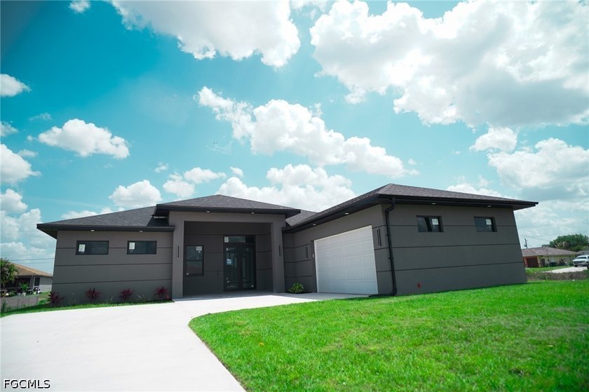 Stunning New Construction Custom Home in Lehigh Acres!! Welcome - Beach Home for sale in Lehigh Acres, Florida on Beachhouse.com