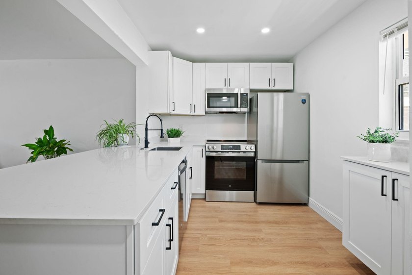 COME SEE THIS STUNNING, PROFESSIONALLY UPDATED 1 BEDROOM/1.5 - Beach Condo for sale in Boynton Beach, Florida on Beachhouse.com