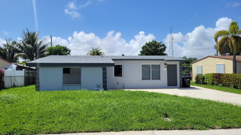 Welcome to 506 SW 15th Ave, a charming residence in the Carver - Beach Home for sale in Delray Beach, Florida on Beachhouse.com