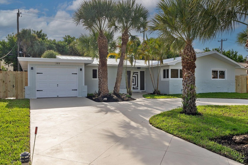 Chapel Hill Home! This beautifully preserved mid-century modern - Beach Home for sale in Boynton Beach, Florida on Beachhouse.com