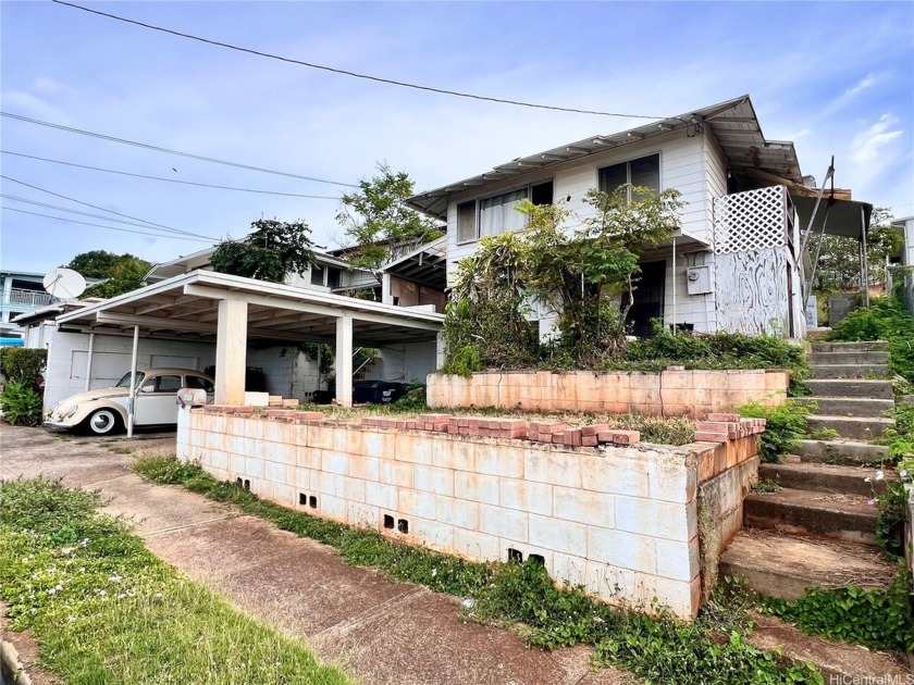 Hidden Gem in Aliamanu with city, ocean and airport views! - Beach Home for sale in Honolulu, Hawaii on Beachhouse.com