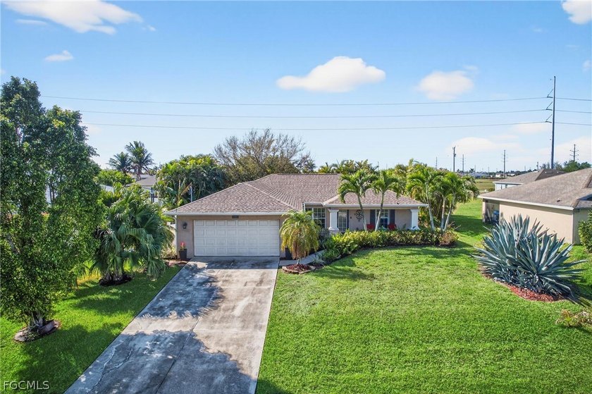 No flood insurance required - This private Florida retreat is - Beach Home for sale in Cape Coral, Florida on Beachhouse.com