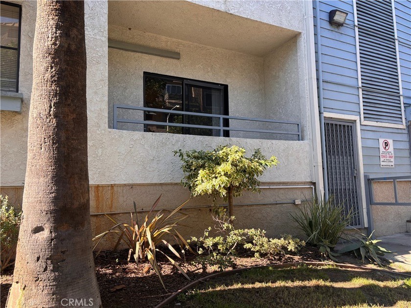 Desirable End-Unit Townhome Near Downtown Long Beach
Welcome to - Beach Condo for sale in Long Beach, California on Beachhouse.com