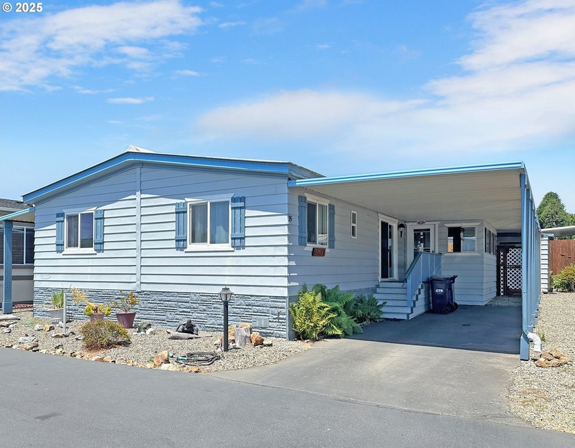 Charming, very well maintained 1,404 sq.ft. 3 Bed, 2 Bath home - Beach Home for sale in Brookings, Oregon on Beachhouse.com