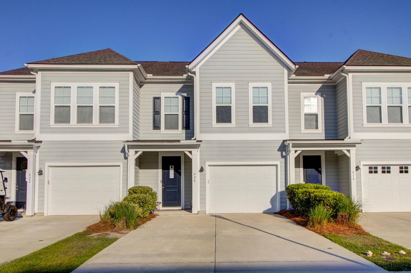 Gorgeous townhome on private pond lot less then 10 minutes to - Beach Townhome/Townhouse for sale in Charleston, South Carolina on Beachhouse.com
