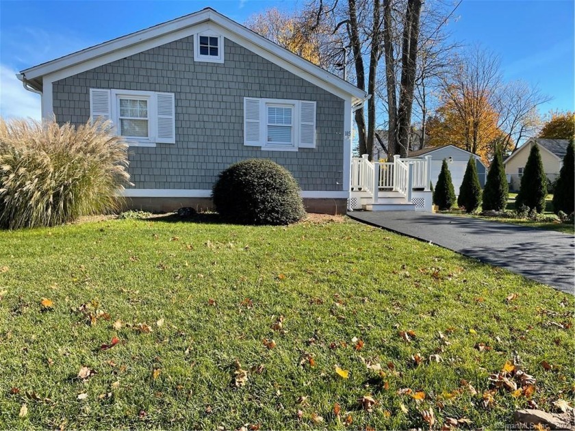 Looking to downsize but don't want a condo? This adorable ranch - Beach Home for sale in East Haven, Connecticut on Beachhouse.com
