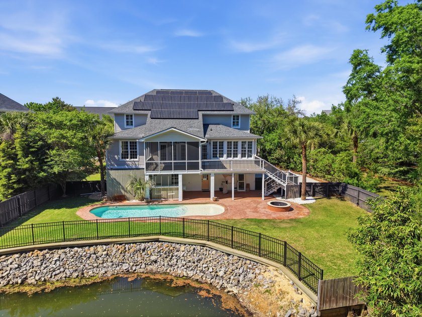 Welcome to this beautifully maintained 4 bedroom, 3.5 bathroom - Beach Home for sale in Charleston, South Carolina on Beachhouse.com