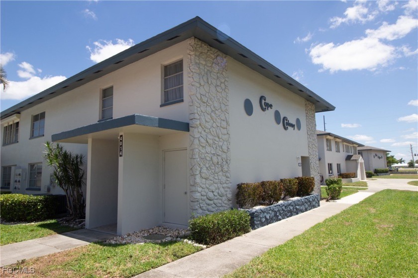 Looking for a spacious property. This two-bedroom, two-bath unit - Beach Condo for sale in Cape Coral, Florida on Beachhouse.com